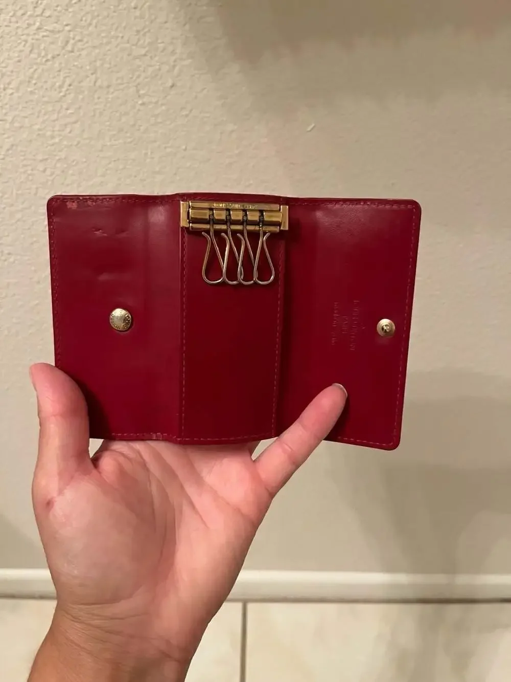 Louis Vuitton Monogram Vernis Multicles 4 Key Holder in Pomme D'Amour Red